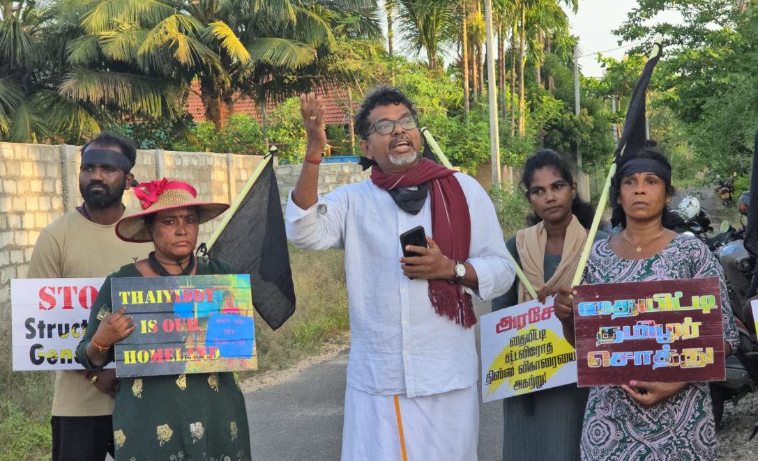 தையிட்டி சட்டவிரோத விகாரை முன் போராட்டம் – கஜேந்திரகுமார் உள்ளிட்ட 27 பேருக்கு தடை தையிட்டி சட்டவிரோத விகாரை முன் போராட்டம் – கஜேந்திரகுமார் உள்ளிட்ட 27 பேருக்கு தடை