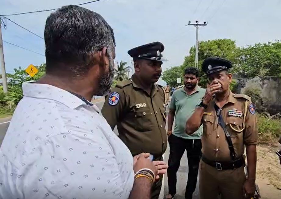 யாழ்ப்பாணம் கல்லுண்டாய் பகுதியில் போராட்டம் – பிரதேச சபை உறுப்பினர்களிடையே வாக்குவாதம் யாழ்ப்பாணம் கல்லுண்டாய் பகுதியில் போராட்டம் – பிரதேச சபை உறுப்பினர்களிடையே வாக்குவாதம்