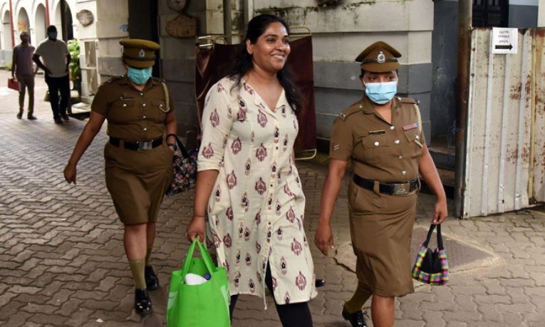 கெஹெலியவின் மகளுக்குப் பிணை கெஹெலியவின் மகளுக்குப் பிணை