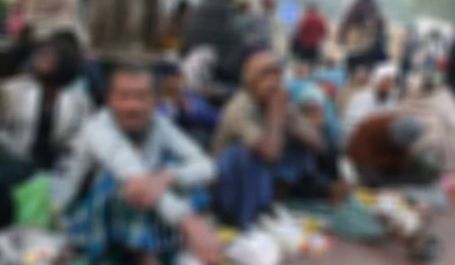 களனி ரயில் நிலையத்தில் அச்சுறுத்தலாக இருந்த யாசகர்களை கைது செய்த பொலிஸார்