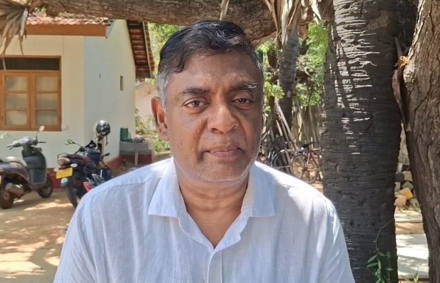 மன்னாரில் வைத்தியர் ஒருவர் உண்ணாவிரதப் போராட்டம் மன்னாரில் வைத்தியர் ஒருவர் உண்ணாவிரதப் போராட்டம்
