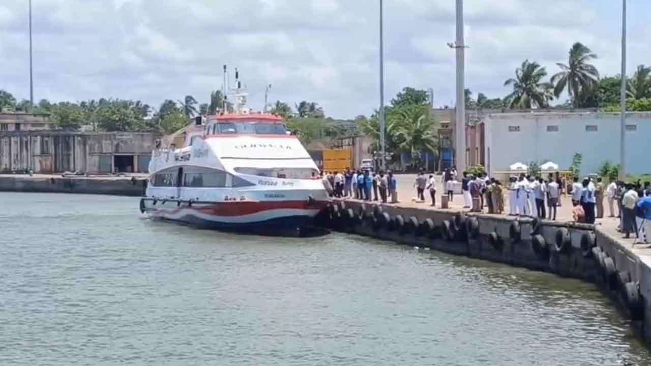 காங்கேசன்துறை – நாகை கப்பல் போக்குவரத்து சேவை மீண்டும் ஆரம்பம் காங்கேசன்துறை – நாகை கப்பல் போக்குவரத்து சேவை மீண்டும் ஆரம்பம்