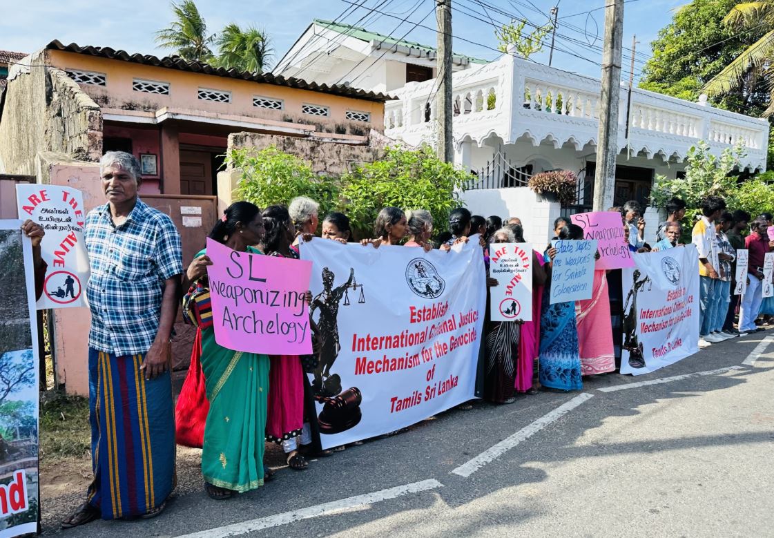 ஐநா மனித உரிமைகள் ஆணையரின் வருகையை முன்னிட்டு திருகோணமலையில் போராட்டம் ஐநா மனித உரிமைகள் ஆணையரின் வருகையை முன்னிட்டு திருகோணமலையில் போராட்டம்
