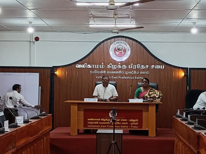 வலி கிழக்கு சைக்கிள் சங்கு கூட்டணி வசம் – தவிசாளரானார் நிரோஷ் வலி கிழக்கு சைக்கிள் சங்கு கூட்டணி வசம் – தவிசாளரானார் நிரோஷ்