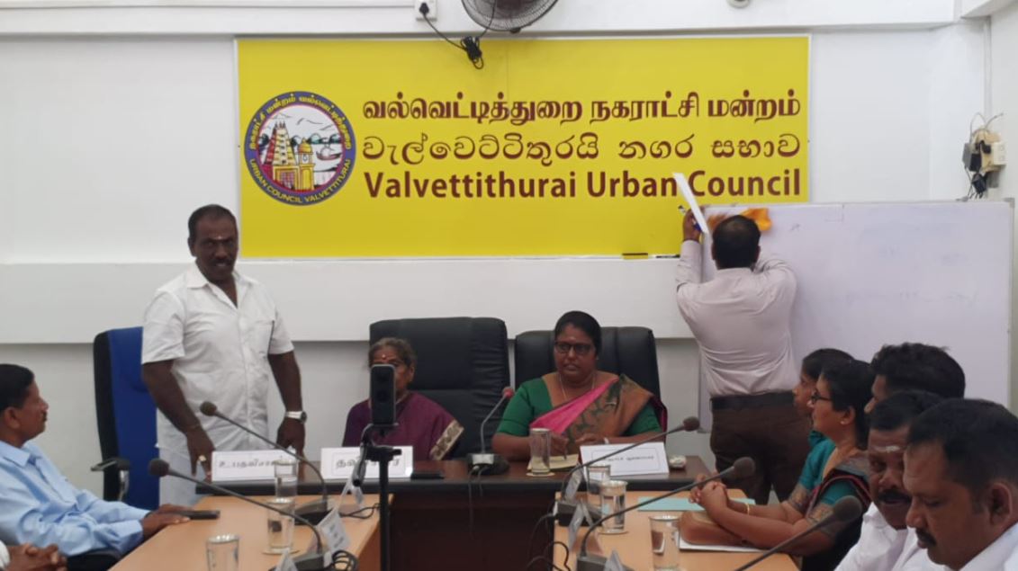 வல்வெட்டித்துறை நகர சபையின் தவிசாளராக தவமலர் சுரேந்திரநாதன் தெரிவு வல்வெட்டித்துறை நகர சபையின் தவிசாளராக தவமலர் சுரேந்திரநாதன் தெரிவு