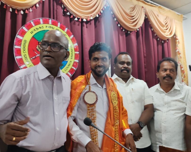 ஒருவாக்கு வித்தியாசத்தில் வவுனியா மாநகரசபையை கைப்பற்றியது சங்கு கூட்டணி! ஒருவாக்கு வித்தியாசத்தில் வவுனியா மாநகரசபையை கைப்பற்றியது சங்கு கூட்டணி!