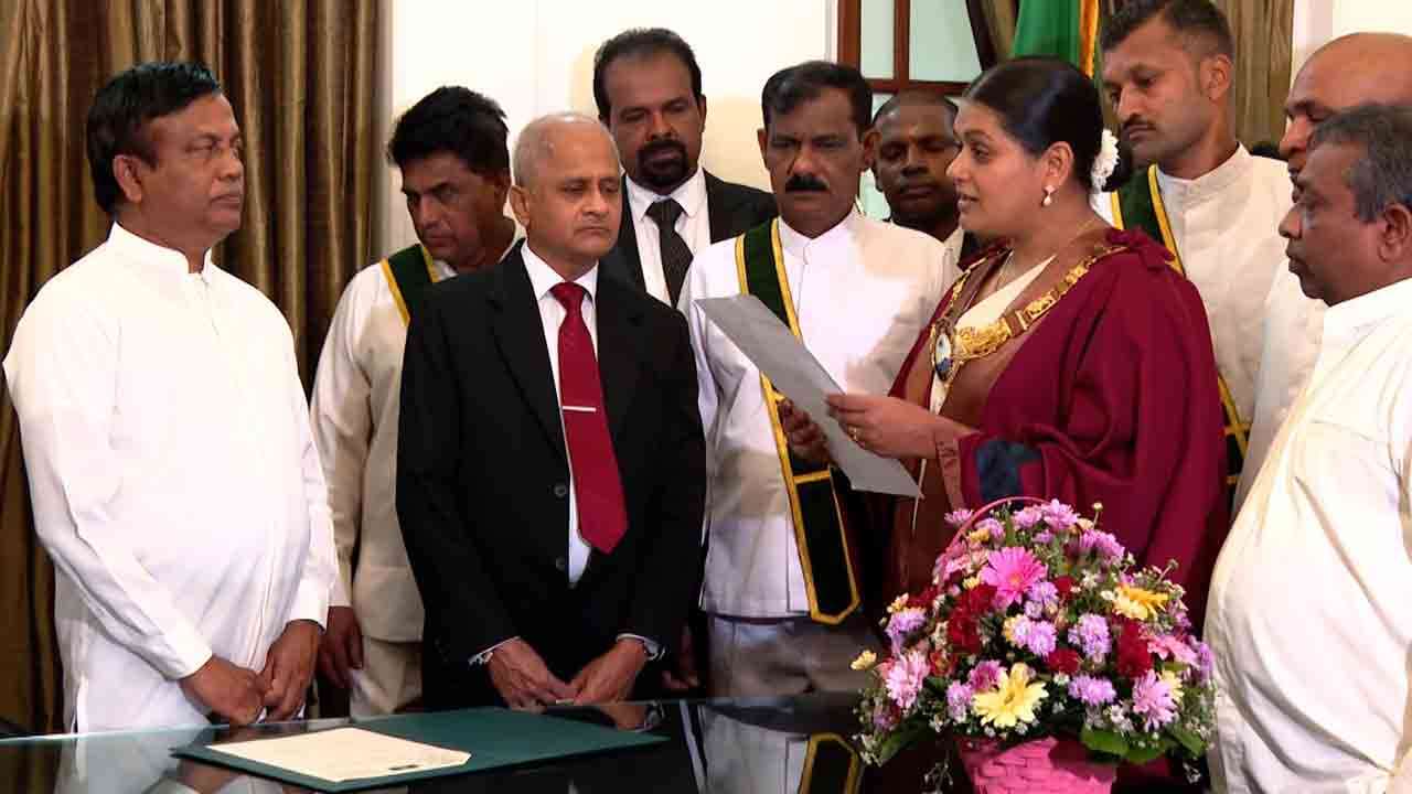 கொழும்பு மாநகர சபையின் மேயர் பதவியேற்றார் கொழும்பு மாநகர சபையின் மேயர் பதவியேற்றார்