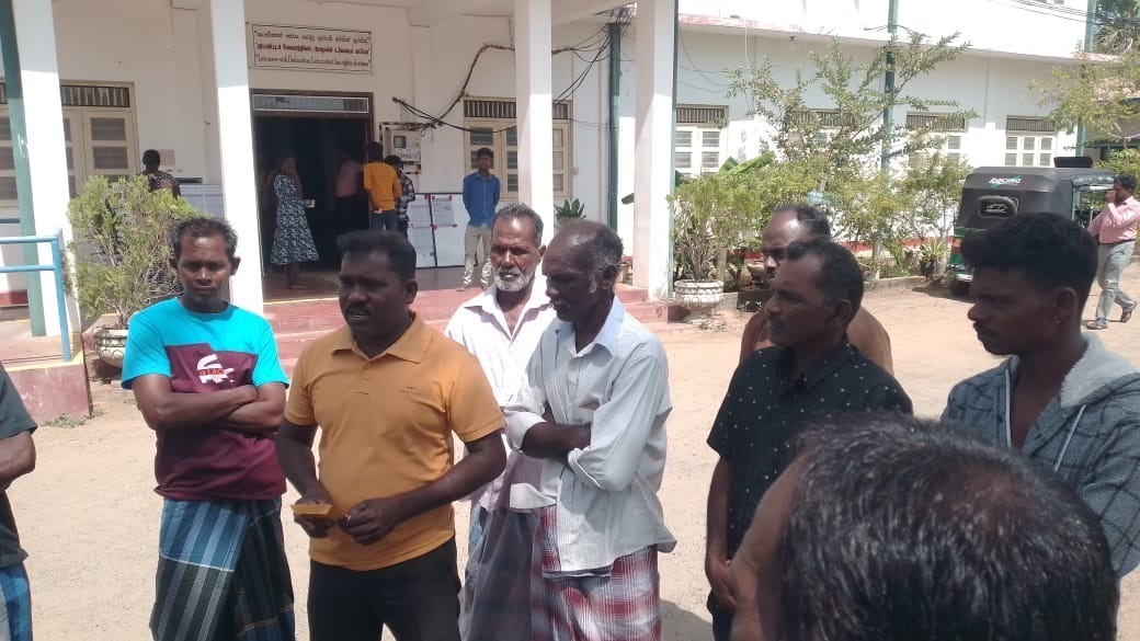 பழங்குடி மக்களின் காணிகளை வனத்துறை அபகரிக்க திட்டமிடுவதாக குற்றச்சாட்டு பழங்குடி மக்களின் காணிகளை வனத்துறை அபகரிக்க திட்டமிடுவதாக குற்றச்சாட்டு