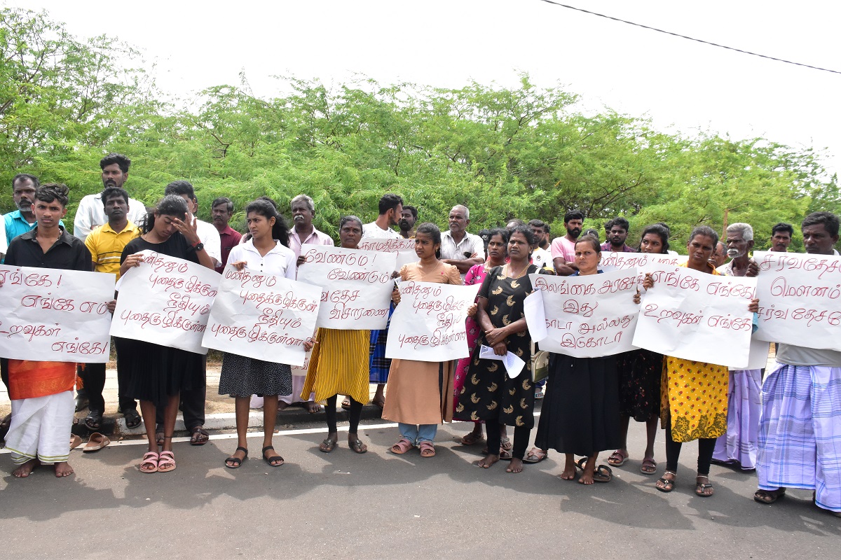 “இது நாடா அல்லது சுடுகாடா?” மன்னாரில் ஆர்ப்பாட்டம் “இது நாடா அல்லது சுடுகாடா?” மன்னாரில் ஆர்ப்பாட்டம்