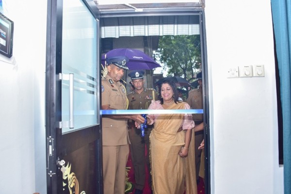 பொலிஸாருக்கான அழகுகலை நிலையம் திறந்து வைப்பு பொலிஸாருக்கான அழகுகலை நிலையம் திறந்து வைப்பு