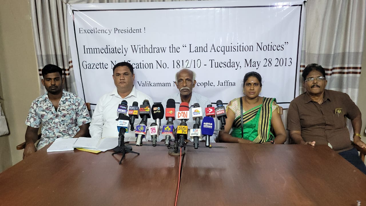 வர்த்தமானியை இரத்து செய்யாமல் ‘வாயால் விடுவிக்கப்பட்ட’ வடக்கின் காணிக்குள் நுழைய தமிழர்களுக்குத் தடை வர்த்தமானியை இரத்து செய்யாமல் ‘வாயால் விடுவிக்கப்பட்ட’ வடக்கின் காணிக்குள் நுழைய தமிழர்களுக்குத் தடை