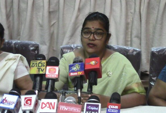 தோட்டத் தொழிலாளர்களுக்கு ரூ.2000 வழங்கப்பட வேண்டும் தோட்டத் தொழிலாளர்களுக்கு ரூ.2000 வழங்கப்பட வேண்டும்