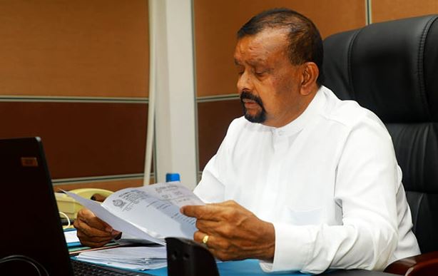முன்னாள் அமைச்சர் எஸ்.எம். சந்திரசேன சற்று முன்னர் கைது முன்னாள் அமைச்சர் எஸ்.எம். சந்திரசேன சற்று முன்னர் கைது