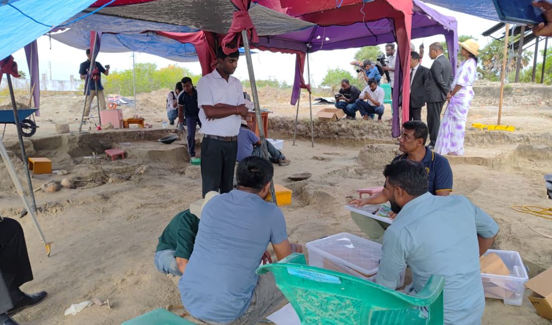 செம்மணியில் 40 மனித எச்சங்கள் கண்டுபிடிக்கப்பட்டுள்ளன செம்மணியில் 40 மனித எச்சங்கள் கண்டுபிடிக்கப்பட்டுள்ளன