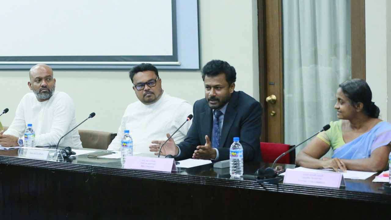 கலைகள் மற்றும் கலாசார அலுவல்கள் பற்றிய பாராளுமன்ற ஒன்றியத்தின் தலைவர் தெரிவு கலைகள் மற்றும் கலாசார அலுவல்கள் பற்றிய பாராளுமன்ற ஒன்றியத்தின் தலைவர் தெரிவு