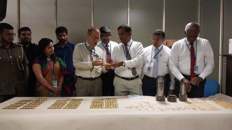 35 கிலோ தங்கத்தை கடந்தி வந்த கொழும்பைச் சேர்ந்த நபர் கட்டுநாயக்க விமான நிலையத்தில் கைது 35 கிலோ தங்கத்தை கடந்தி வந்த கொழும்பைச் சேர்ந்த நபர் கட்டுநாயக்க விமான நிலையத்தில் கைது