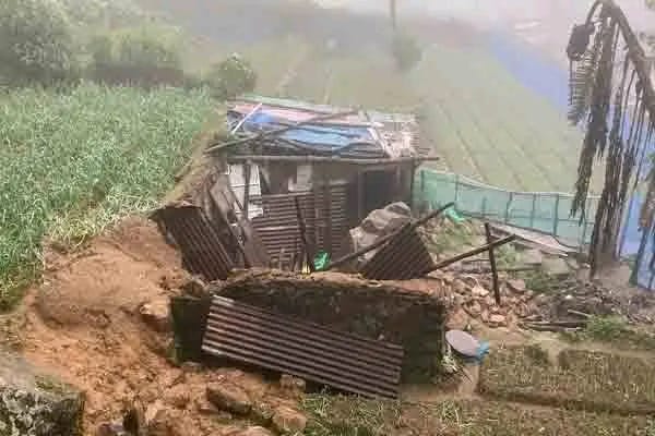 சீரற்ற காலநிலை – 47 பேர் இடம்பெயர்வு சீரற்ற காலநிலை – 47 பேர் இடம்பெயர்வு