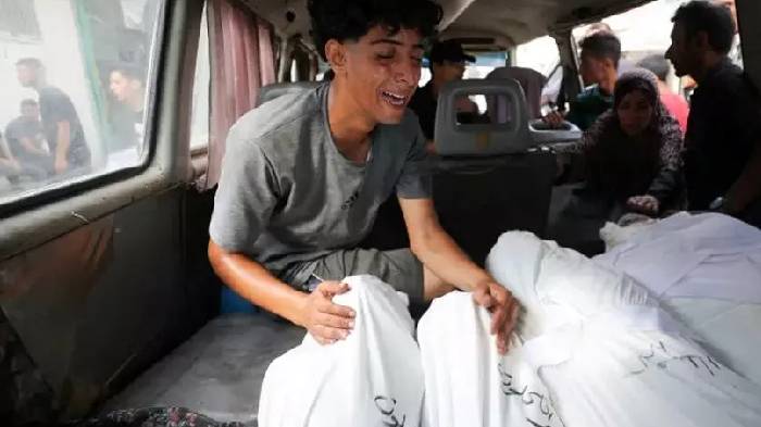 காசாவில் உணவு வாங்க வந்தவர்கள் மீது துப்பாக்கிச் சூடு – 24 மணி நேரத்தில் 116 பேர் பலி காசாவில் உணவு வாங்க வந்தவர்கள் மீது துப்பாக்கிச் சூடு – 24 மணி நேரத்தில் 116 பேர் பலி