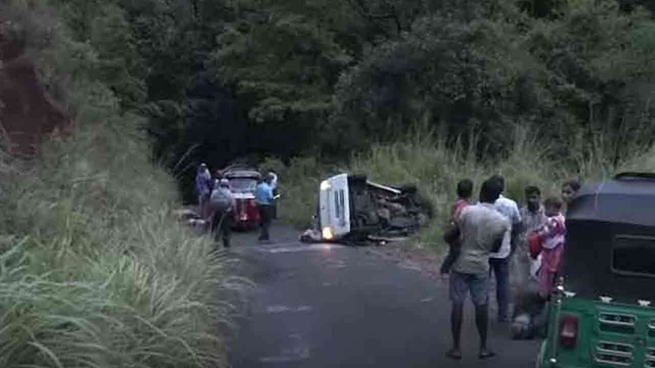 மீமுரே கரம்பகொல்ல விபத்து – உயிரிழந்தோரின் எண்ணிக்கை நான்காக அதிகரிப்பு மீமுரே கரம்பகொல்ல விபத்து – உயிரிழந்தோரின் எண்ணிக்கை நான்காக அதிகரிப்பு