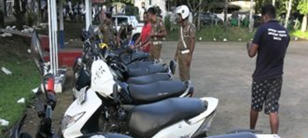 ஹொரணையில் பொதுமக்களுக்கு இடையூறு விளைவிக்கும் வகையில் செயற்பட்ட 11 பேர் கைது ஹொரணையில் பொதுமக்களுக்கு இடையூறு விளைவிக்கும் வகையில் செயற்பட்ட 11 பேர் கைது