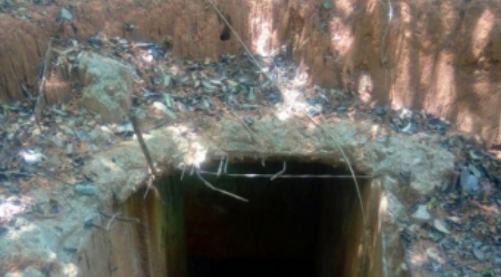 முல்லைத்தீவில் விடுதலைப் புலிகளின் ஆயுதங்கள் இருப்பதாக சந்தேகிக்கபடும் இடத்திற்கு நீதவான் விஜயம் முல்லைத்தீவில் விடுதலைப் புலிகளின் ஆயுதங்கள் இருப்பதாக சந்தேகிக்கபடும் இடத்திற்கு நீதவான் விஜயம்