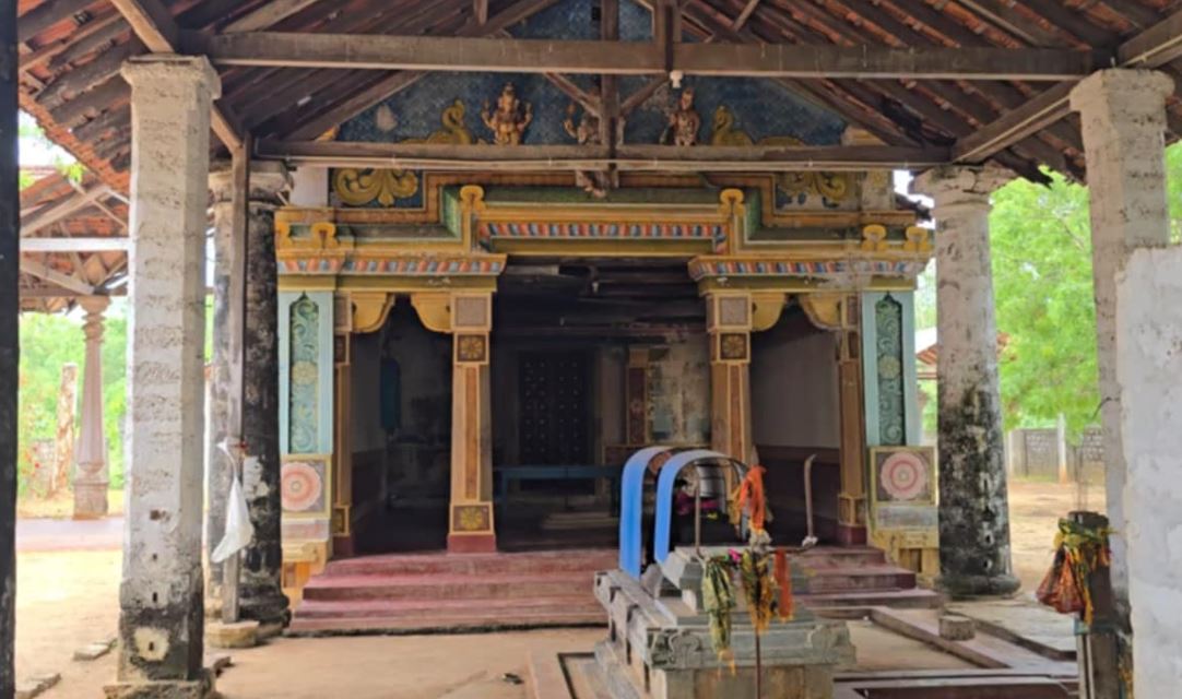 தினமும் காலை 06 மணி முதல் மாலை 06 மணி வரையில் இராஜேஸ்வரி அம்மனை வழிபட அனுமதி தினமும் காலை 06 மணி முதல் மாலை 06 மணி வரையில் இராஜேஸ்வரி அம்மனை வழிபட அனுமதி