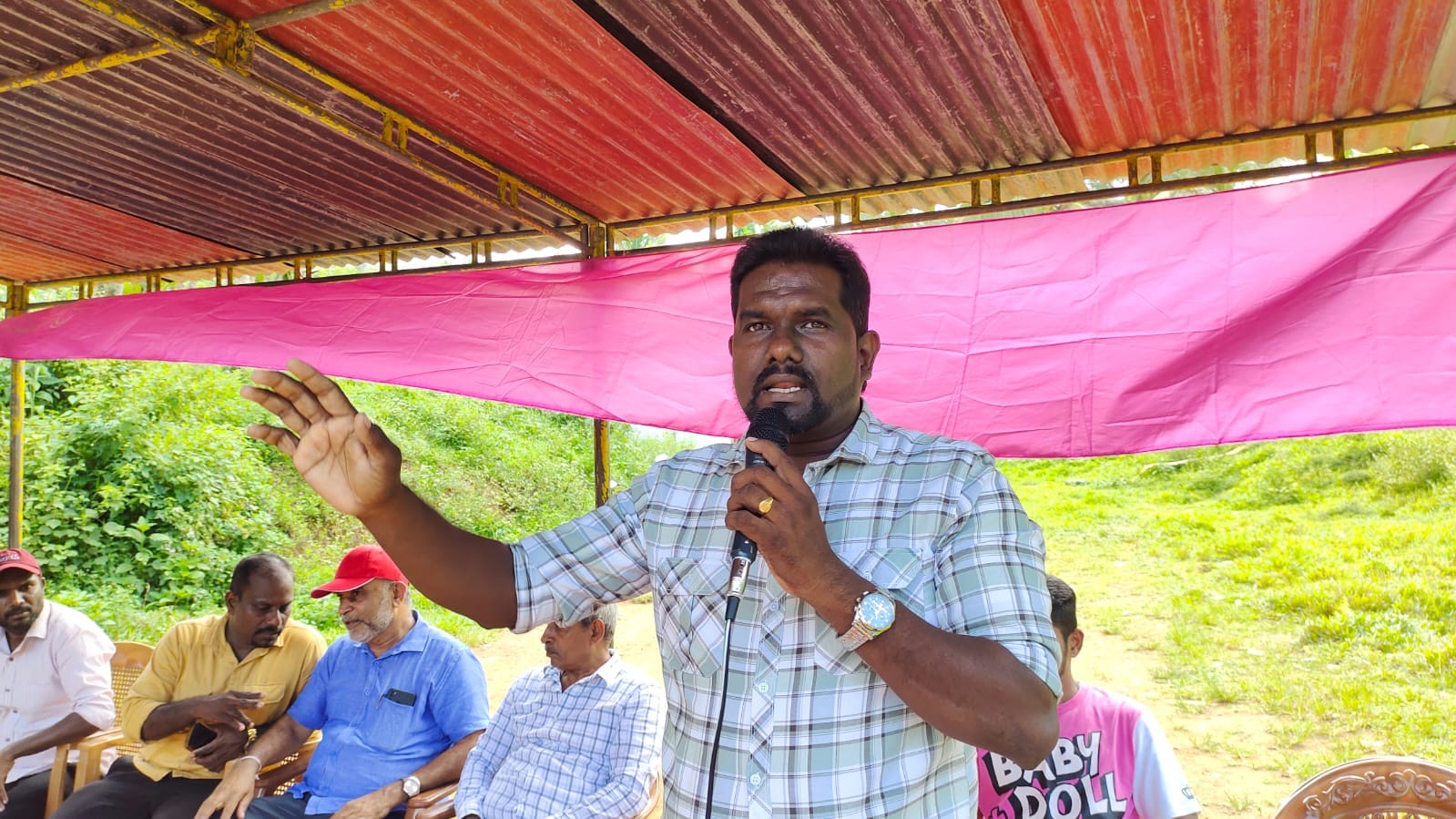 மலையக கட்சிகளுடன் எமக்கு எவ்வித டீலும் இல்லை – சுந்தரலிங்கம் பிரதீப் மலையக கட்சிகளுடன் எமக்கு எவ்வித டீலும் இல்லை – சுந்தரலிங்கம் பிரதீப்