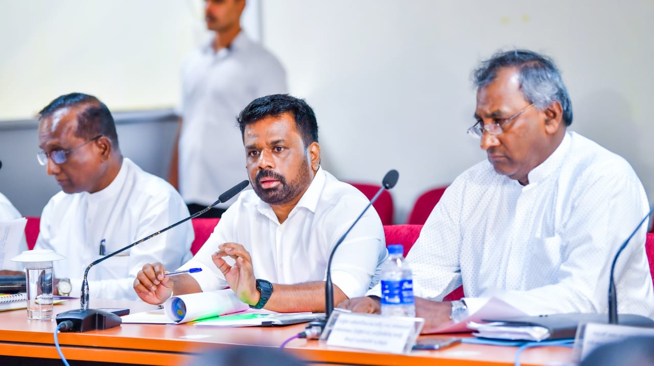 மக்களின் வாழ்க்கை தரத்திற்காக அரசியல் அதிகாரமும் அரச அதிகாரிகளும் கூட்டாக செயற்பட வேண்டும் – ஜனாதிபதி மக்களின் வாழ்க்கை தரத்திற்காக அரசியல் அதிகாரமும் அரச அதிகாரிகளும் கூட்டாக செயற்பட வேண்டும் – ஜனாதிபதி