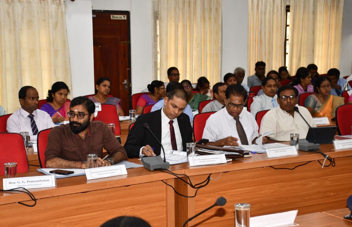 பல்வேறு குழப்பங்களுடன் நிறைவடைந்தது யாழ் மாவட்ட ஒருங்கிணைப்புக் குழு கூட்டம் பல்வேறு குழப்பங்களுடன் நிறைவடைந்தது யாழ் மாவட்ட ஒருங்கிணைப்புக் குழு கூட்டம்