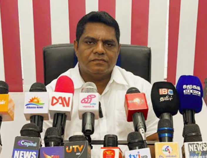 மன்னார் நகர சபை தலைவருக்கு எதிராக பொலிஸ் நிலையத்தில் முறைப்பாடு மன்னார் நகர சபை தலைவருக்கு எதிராக பொலிஸ் நிலையத்தில் முறைப்பாடு