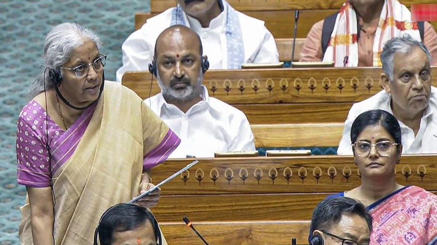 இந்தியாவில் திருத்தப்பட்ட புதிய வருமான வரி சட்டமூலம் நிறைவேற்றம் இந்தியாவில் திருத்தப்பட்ட புதிய வருமான வரி சட்டமூலம் நிறைவேற்றம்