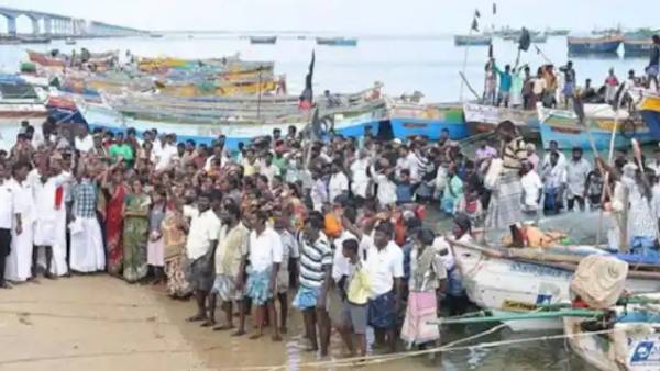தமிழக மீனவர்கள் கைது செய்யப்படுவதை கண்டித்து ராமேஷ்வர கடற்றொழிலாளர்கள் பணிப்பகிஷ்கரிப்பு