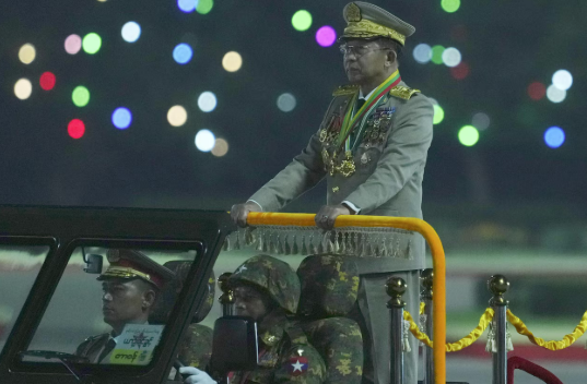 மியன்மாரில் முடிவுக்கு வருகிறது ராணுவ ஆட்சி: விரைவில் தேர்தல் மியன்மாரில் முடிவுக்கு வருகிறது ராணுவ ஆட்சி: விரைவில் தேர்தல்