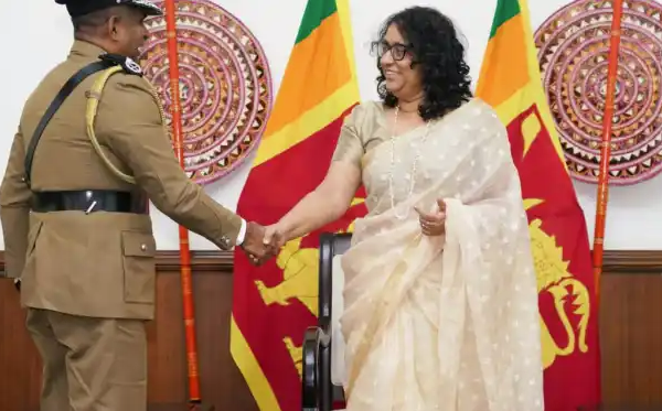 பொலிஸ் மா அதிபருக்கும் பிரதமருக்கும் இடையில் விசேட சந்திப்பு பொலிஸ் மா அதிபருக்கும் பிரதமருக்கும் இடையில் விசேட சந்திப்பு