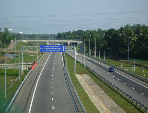 தெற்கு அதிவேக நெடுஞ்சாலையில் புனரமைப்புப் பணி தெற்கு அதிவேக நெடுஞ்சாலையில் புனரமைப்புப் பணி