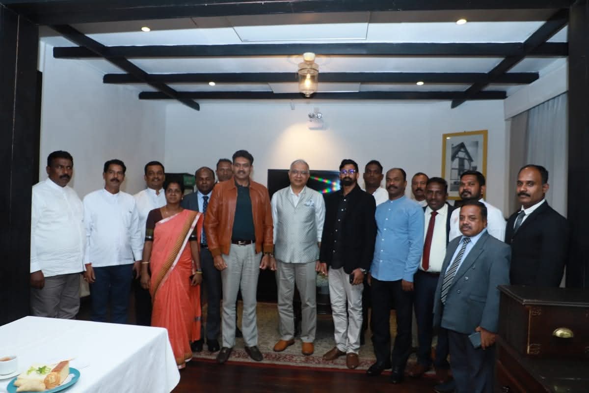 நுவரெலியாவில் இ.தொ.கா பிரதிநிதிகளை சந்தித்த இந்திய உயர்ஸ்தானிகர் நுவரெலியாவில் இ.தொ.கா பிரதிநிதிகளை சந்தித்த இந்திய உயர்ஸ்தானிகர்