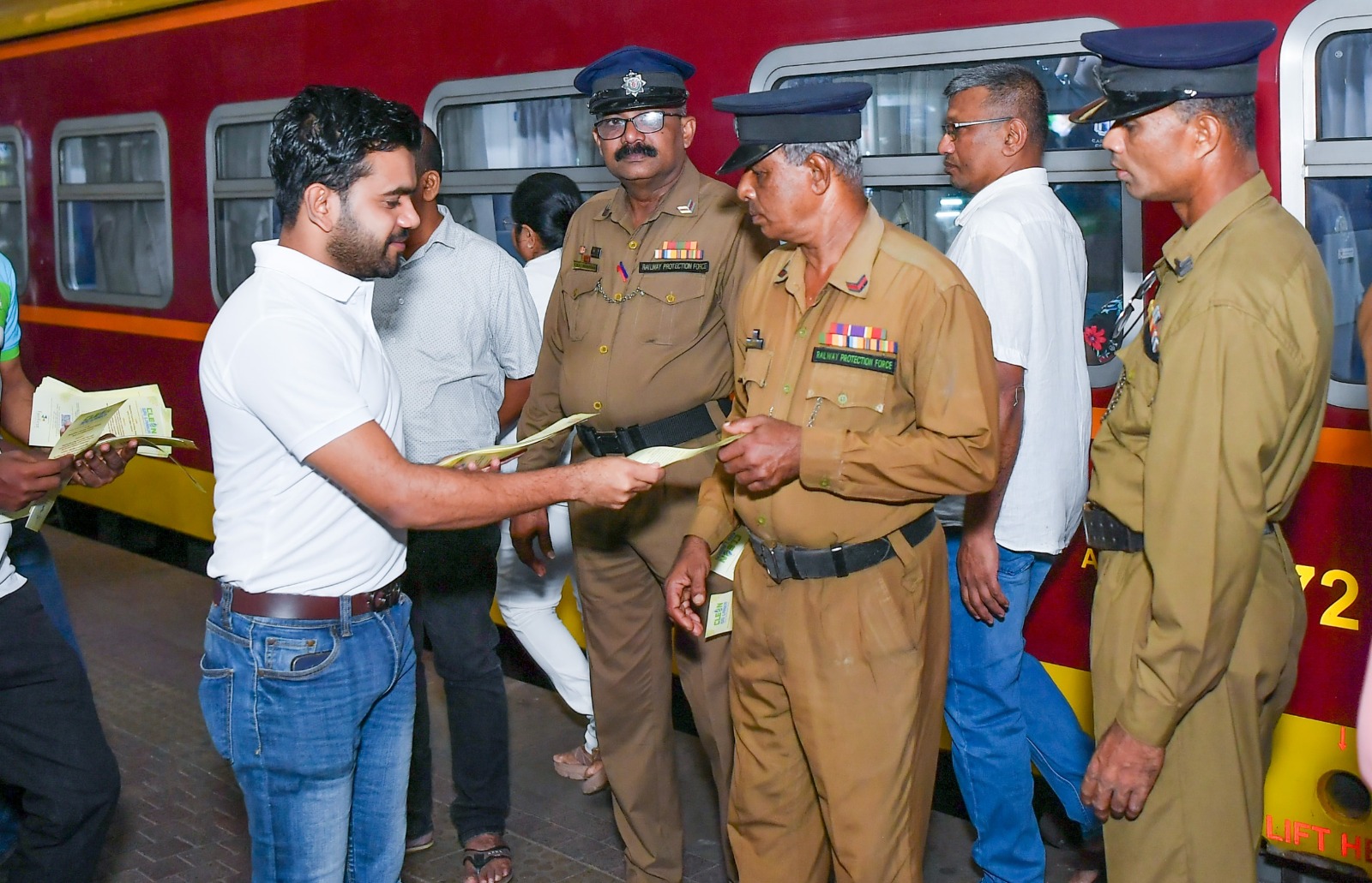 “Clean Sri Lanka” மனப்பூர்வமாக யாழ்ப்பாணத்திற்கு “Clean Sri Lanka” மனப்பூர்வமாக யாழ்ப்பாணத்திற்கு