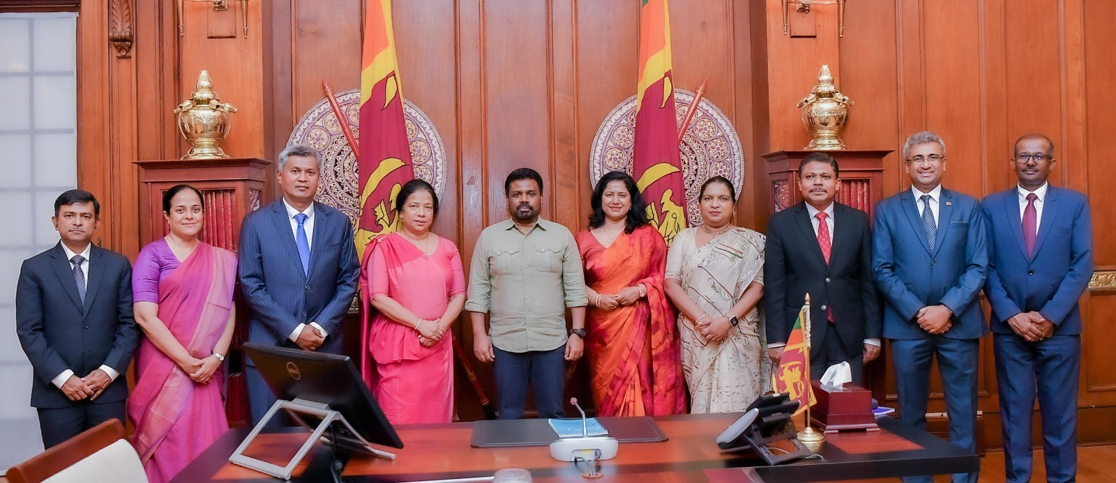 ஜனாதிபதியை சந்தித்த 07 புதிய தூதரகத் தலைவர்கள் ஜனாதிபதியை சந்தித்த 07 புதிய தூதரகத் தலைவர்கள்