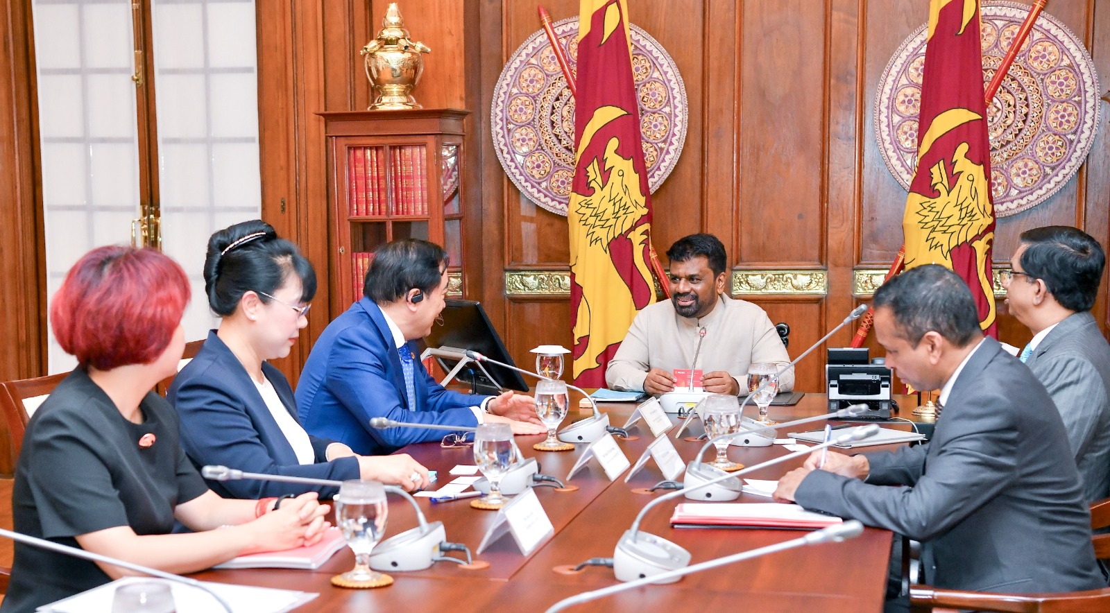ஜனாதிபதி மற்றும் வியட்நாம் ரொக்ஸ் குழுமத்தின் பிரதானிகள் இடையே சந்திப்பு ஜனாதிபதி மற்றும் வியட்நாம் ரொக்ஸ் குழுமத்தின் பிரதானிகள் இடையே சந்திப்பு