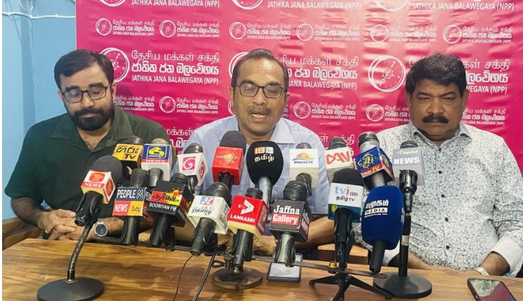 ரணில் வீட்டிலா சுமந்திரன்!! யாழில் கேள்வியெழுப்பிய அமைச்சர் ரணில் வீட்டிலா சுமந்திரன்!! யாழில் கேள்வியெழுப்பிய அமைச்சர்