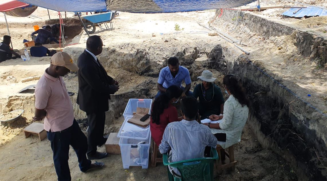 செம்மணியில் இன்று மதியம் வரையில் 12 எலும்புக்கூடுகள் அடையாளம் காணப்பட்டன செம்மணியில் இன்று மதியம் வரையில் 12 எலும்புக்கூடுகள் அடையாளம் காணப்பட்டன