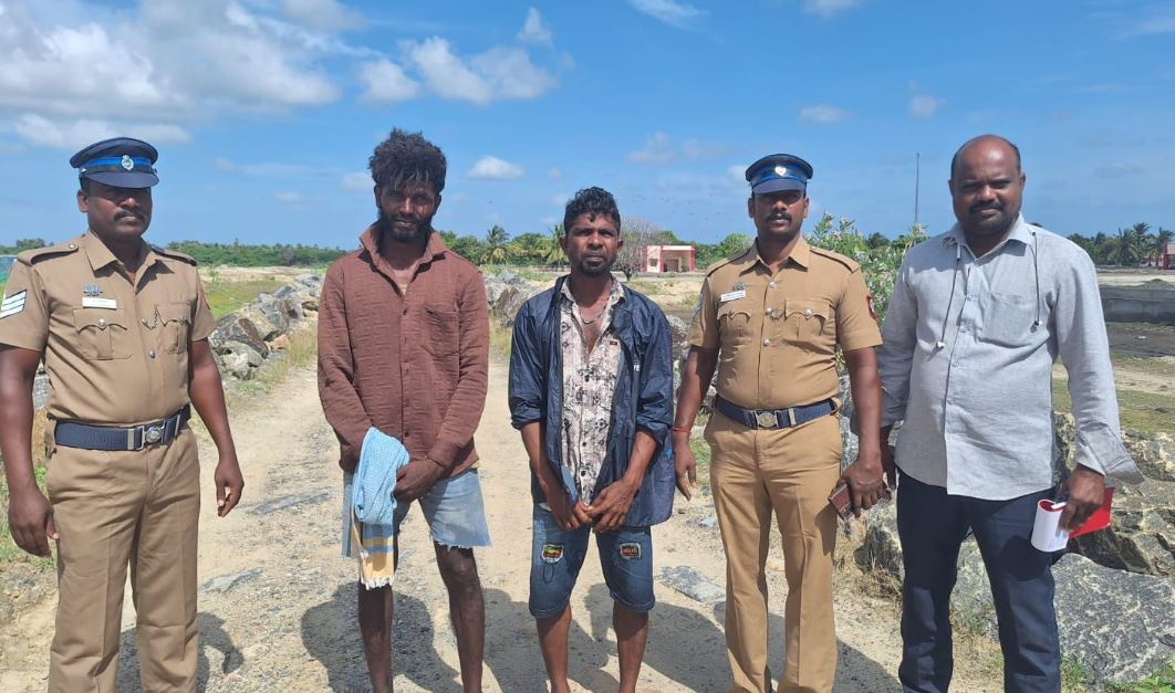 நடுக்கடலில் பழுதடைந்த படகு – தமிழகத்தை அடைந்த யாழ் இளைஞர்கள்