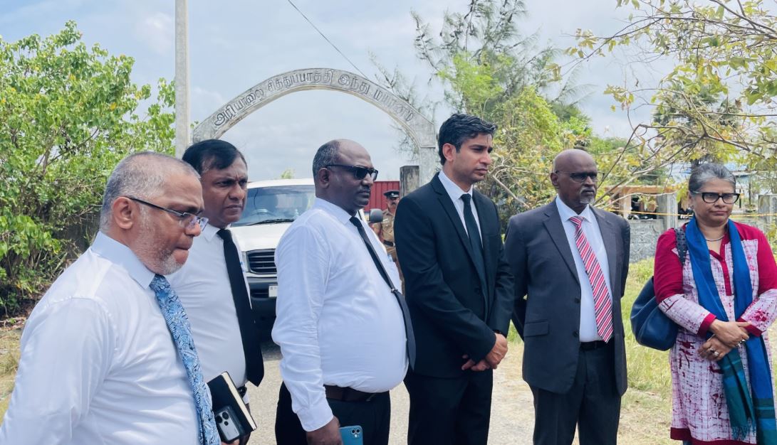 செம்மணி மனித புதைகுழியை பார்வையிட்டது மனித உரிமைகள் ஆணைக்குழு