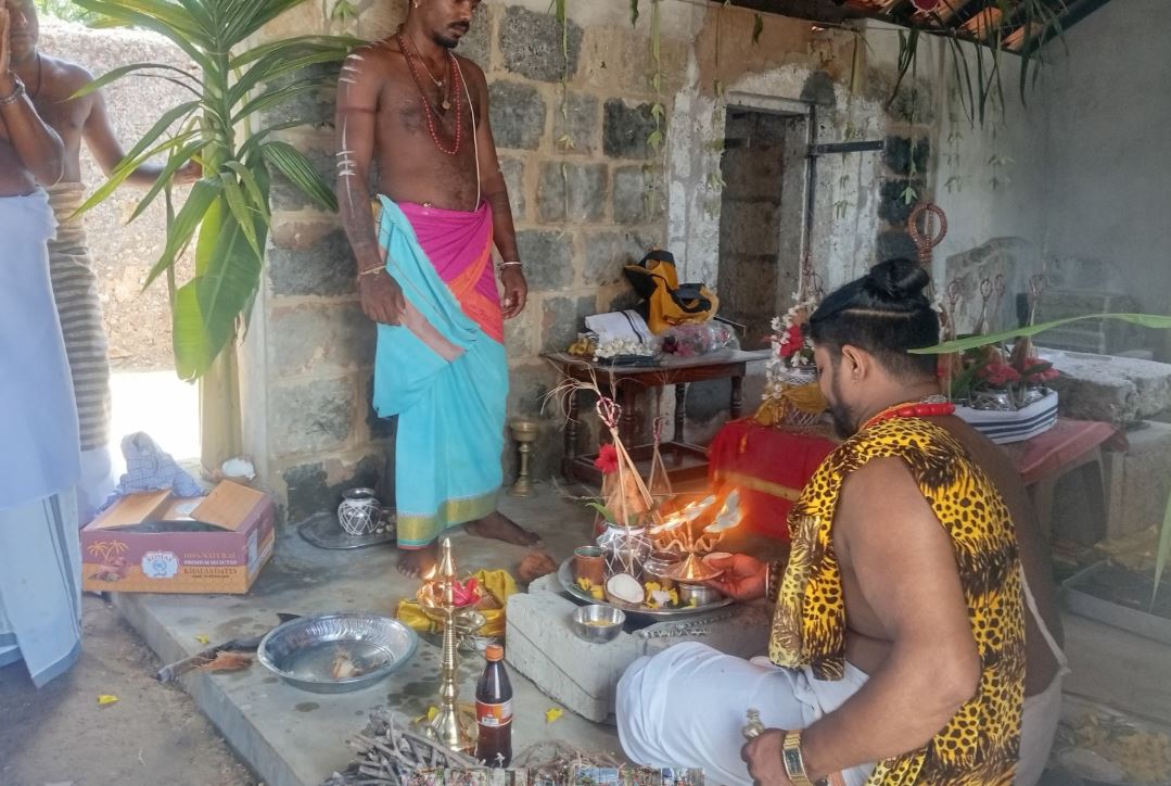 யாழில் 400 வருடங்கள் பழமை வாய்த்த சிவாலயம் – கும்பாபிஷேக கிரியைகள் ஆரம்பம் யாழில் 400 வருடங்கள் பழமை வாய்த்த சிவாலயம் – கும்பாபிஷேக கிரியைகள் ஆரம்பம்