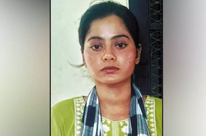 காதலுக்காக இலங்கையில் இருந்து சென்ற பெண் – அகதி முகாமில் தடுத்து வைப்பு காதலுக்காக இலங்கையில் இருந்து சென்ற பெண் – அகதி முகாமில் தடுத்து வைப்பு