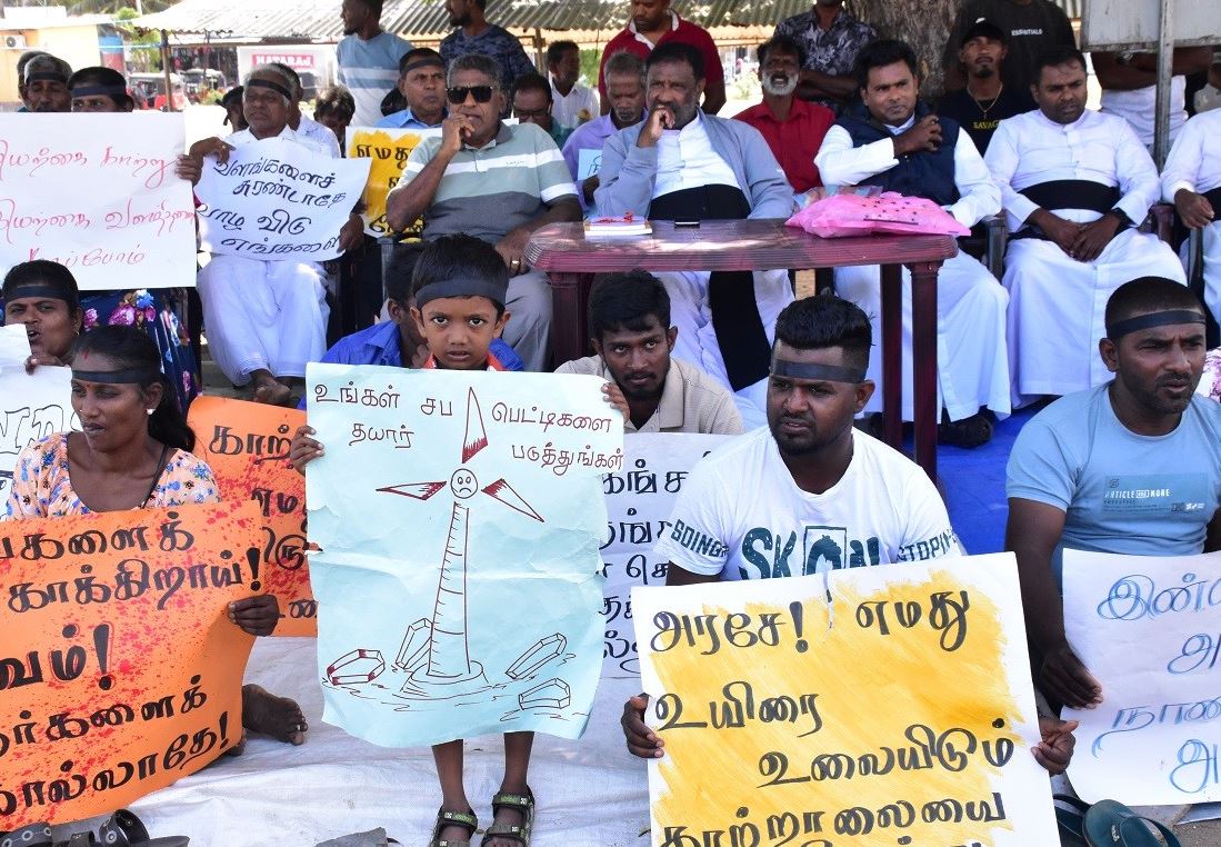 மன்னாரில் காற்றாலை, கணிய மணல் அகழ்வுக்கு எதிராக 17 வது நாளாக தொடரும் போராட்டம்