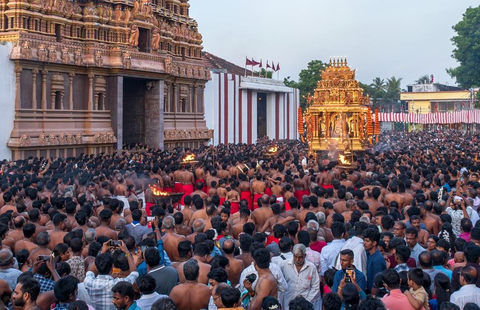 மஞ்சத்தில் எழுந்தருளிய நல்லூர் முத்துக்குமார சுவாமி