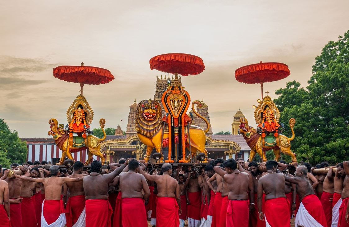 மகர வாகனத்தில் எழுந்தருளிய நல்லூரான்