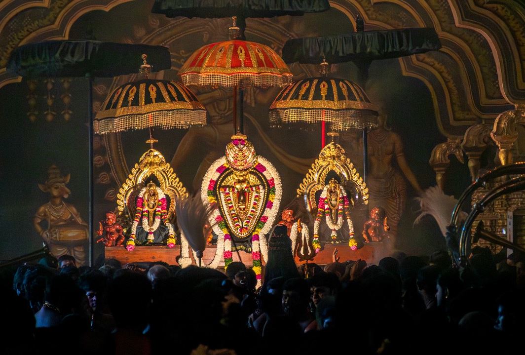 இடும்பனில் எழுந்தருளிய நல்லூரான்