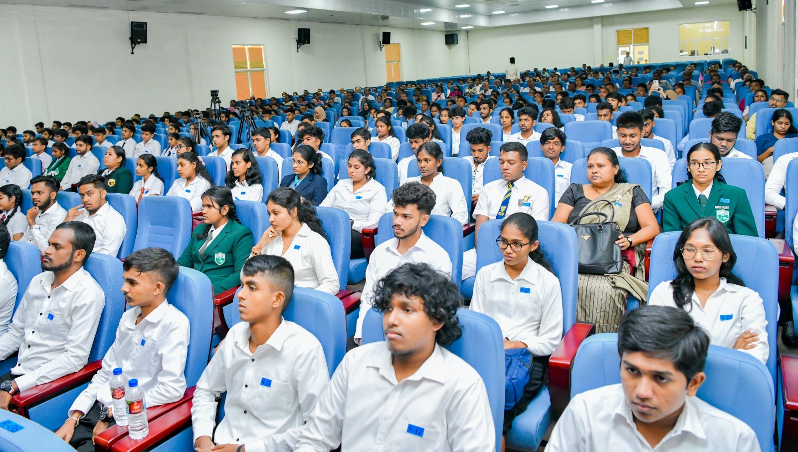 சப்ரகமுவ மாகாணத்தில் உயர்தரத்தில் சிறந்த பெறுபேறுகளைப்பெற்ற மாணவர்களுக்கு பாராட்டு சப்ரகமுவ மாகாணத்தில் உயர்தரத்தில் சிறந்த பெறுபேறுகளைப்பெற்ற மாணவர்களுக்கு பாராட்டு